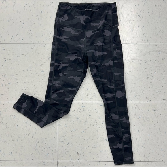 Athleta Ultimate Camo 7/8 Tights - Picture 6 of 11